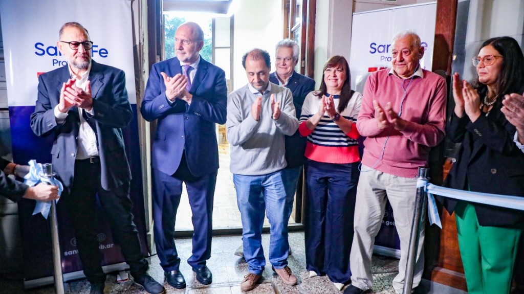 Perotti reinauguró la sala de periodistas de la Casa de Gobierno
