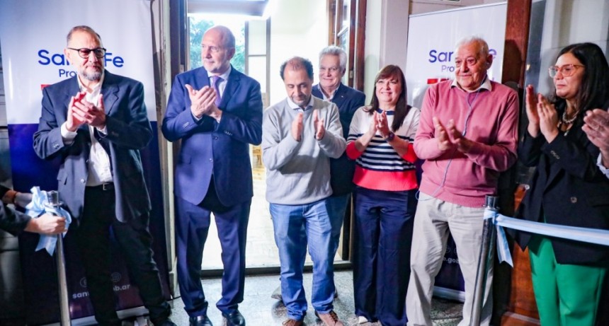 Perotti reinaugur&oacute; la sala de periodistas de la Casa de Gobierno