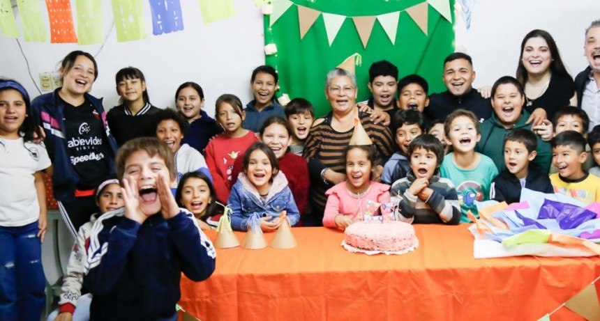 Festejo de cumplea&ntilde;os en las Estaciones Municipales