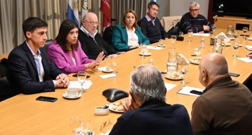 Clara Garc&iacute;a: &ldquo;con un estado moderno y la capacidad del sector privado vamos a poner a Santa Fe de nuevo en marcha&rdquo;