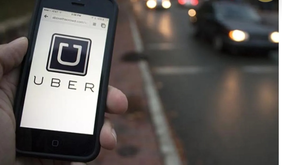 Avanza la idea de regular Uber y Apps de viajes en la ciudad