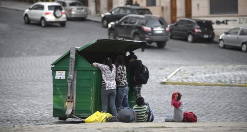 La pobreza trep&oacute; a 55,5% y la indigencia, a 17,5%: casi 33 millones de personas