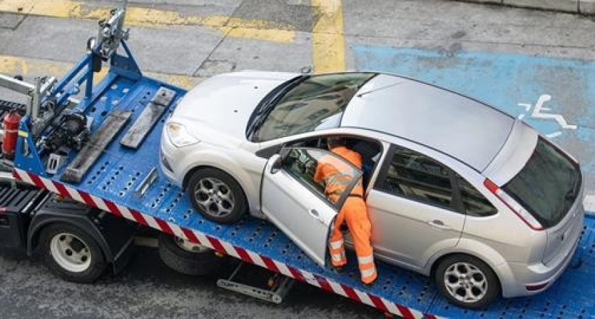 Marcha atr&aacute;s: los seguros podr&aacute;n seguir brindando el servicio de gr&uacute;as y asistencia mec&aacute;nica en sus p&oacute;lizas
