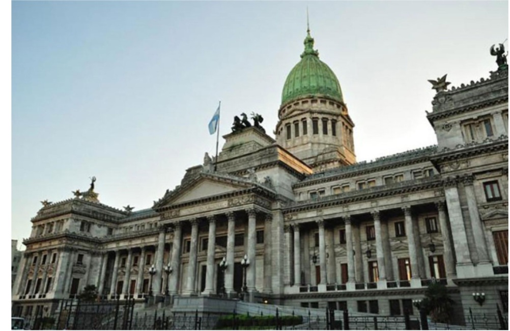 Ley Bases: el oficialismo y sus aliados buscan emitir dictamen el martes