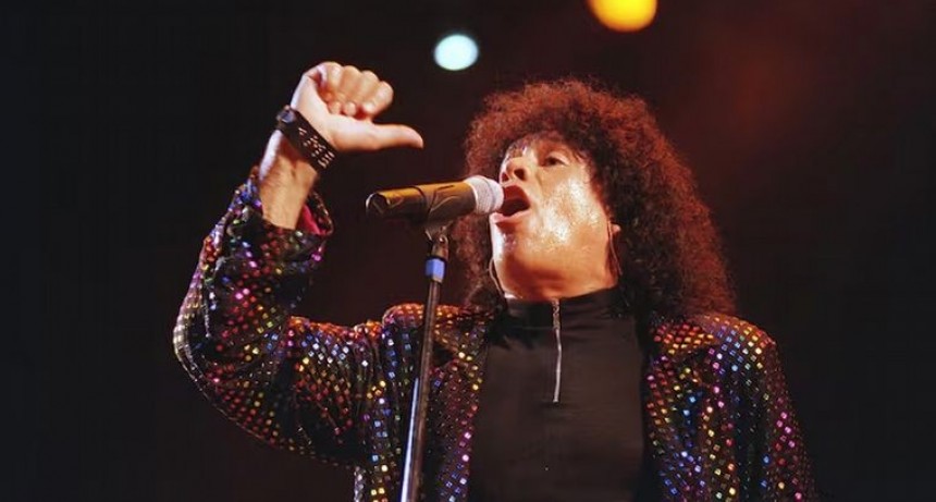 La Mona Jim&eacute;nez fue internado y suspendi&oacute; un show