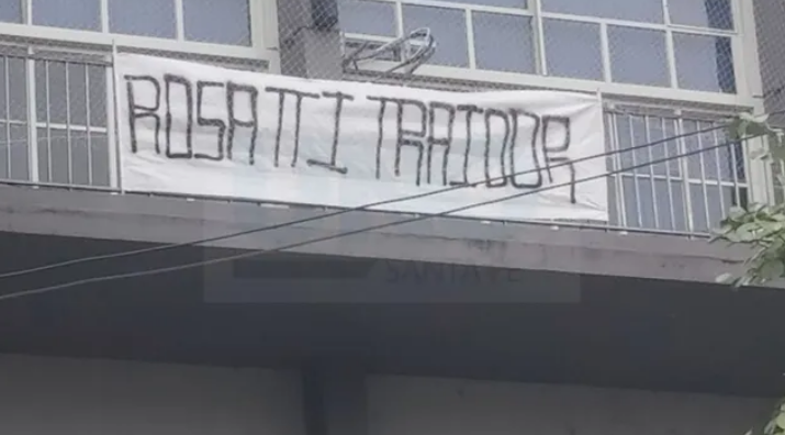 Rosatti traidor: la bandera en la sede del PJ que volvió a apuntar contra el juez de la Corte 