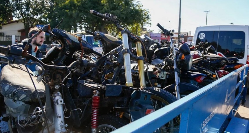 Santa Fe inicia la compactaci&oacute;n de veh&iacute;culos secuestrados en comisar&iacute;as