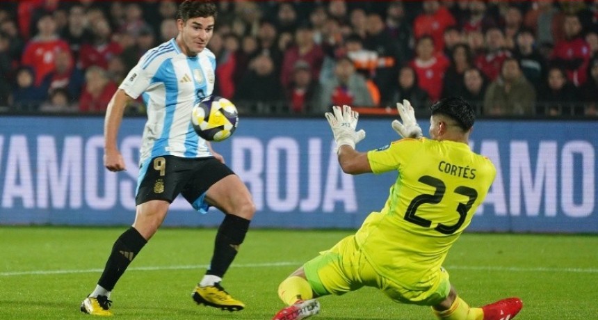 Con un golazo de Juli&aacute;n &Aacute;lvarez, Argentina gan&oacute; y dej&oacute; a Chile casi afuera del Mundial