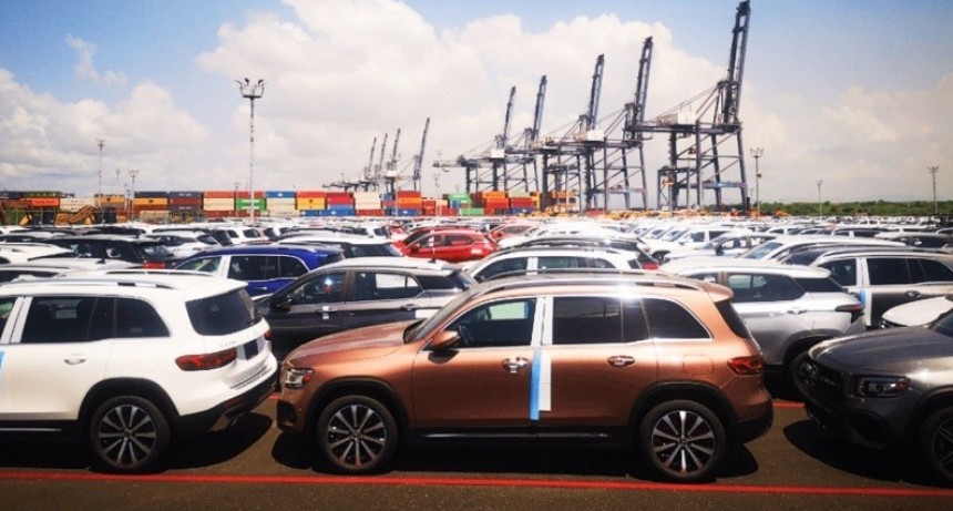 El Gobierno prepara m&aacute;s desregulaciones para flexibilizar la importaci&oacute;n de autos 0 km