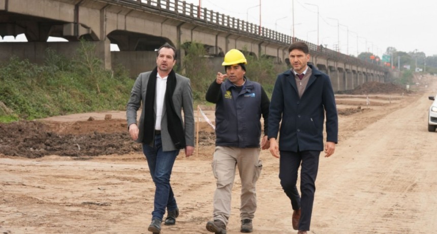 Puente Santa Fe-Santo Tom&eacute;: Pullaro inspeccion&oacute; la finalizaci&oacute;n del movimiento de suelo y ahora viene la colocaci&oacute;n de los pilotes