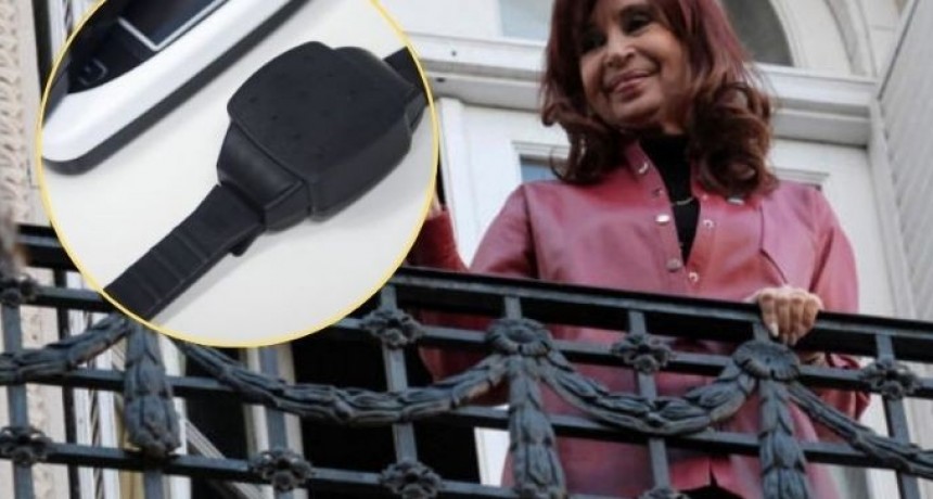 Le otorgaron la prisi&oacute;n domiciliaria a Cristina Kirchner con el uso de tobillera