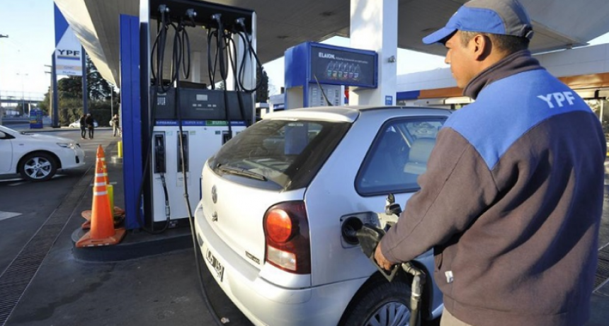 Salvo YPF, petroleras avisan que habr&aacute; subas en combustibles por la guerra