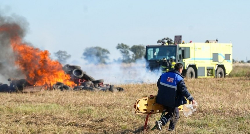 El simulacro en el Aeropuerto de Sauce Viejo mostr&oacute; eficacia y coordinaci&oacute;n ante emergencias