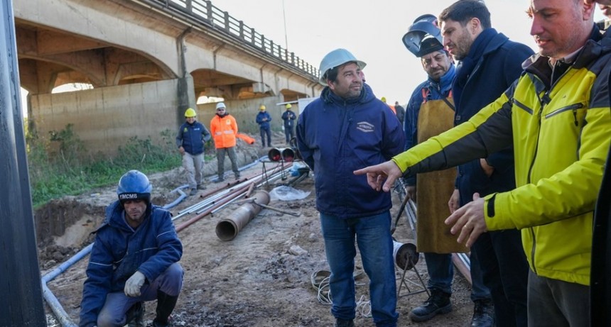 Pullaro estuvo recorriendo las obras en el nuevo puente Santa Fe - Santo Tom&eacute;