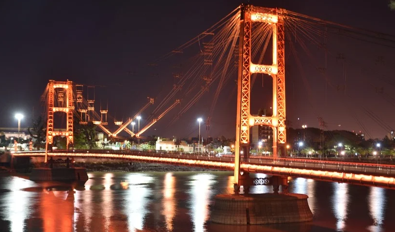 Puente Colgante: inician el recambio de luces y habr&aacute; cortes diarios de tr&aacute;nsito