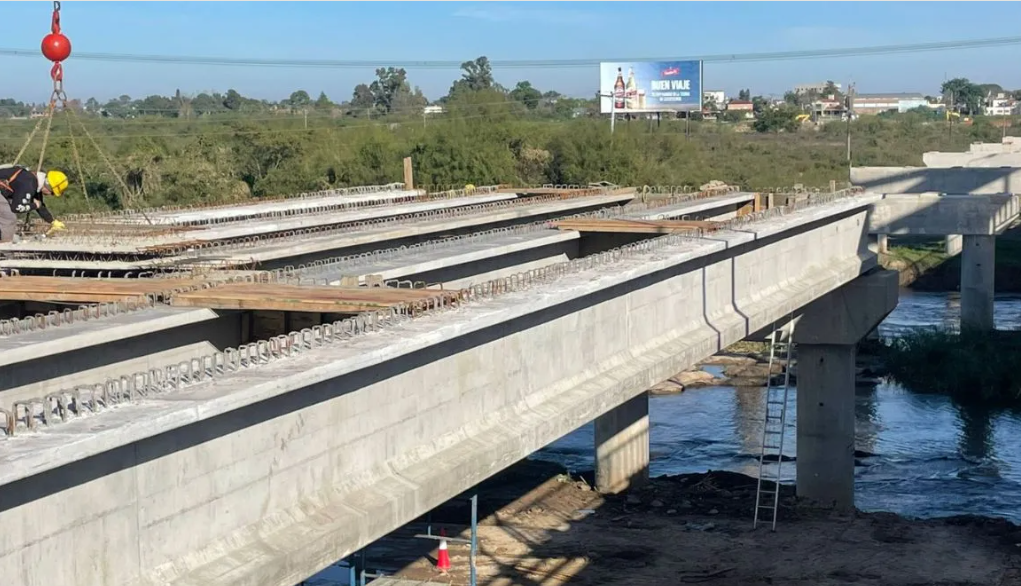 Nuevo puente Santa Fe - Santo Tom&eacute;: instalaron la m&aacute;quina lanzadora de vigas