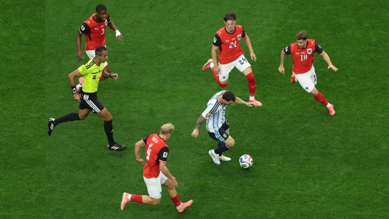 Con dos goles de Lionel Messi, Argentina venci&oacute; a Austria y asegur&oacute; su pasaje a 16avos del Mundial