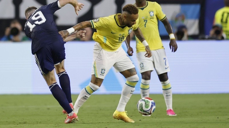 Con un rato de Neymar, Brasil gan&oacute; c&oacute;modo y clasific&oacute; primero