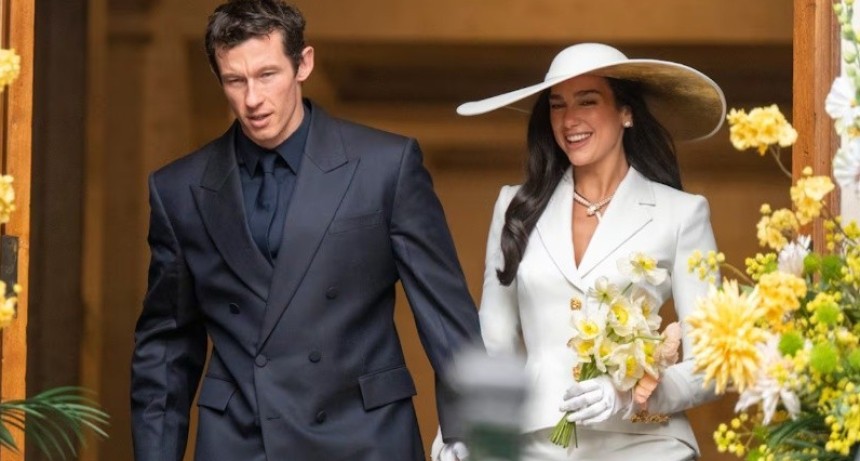 &iexcl;Vivan los novios!: Dua Lipa se cas&oacute; con el actor Callum Turner en Londres