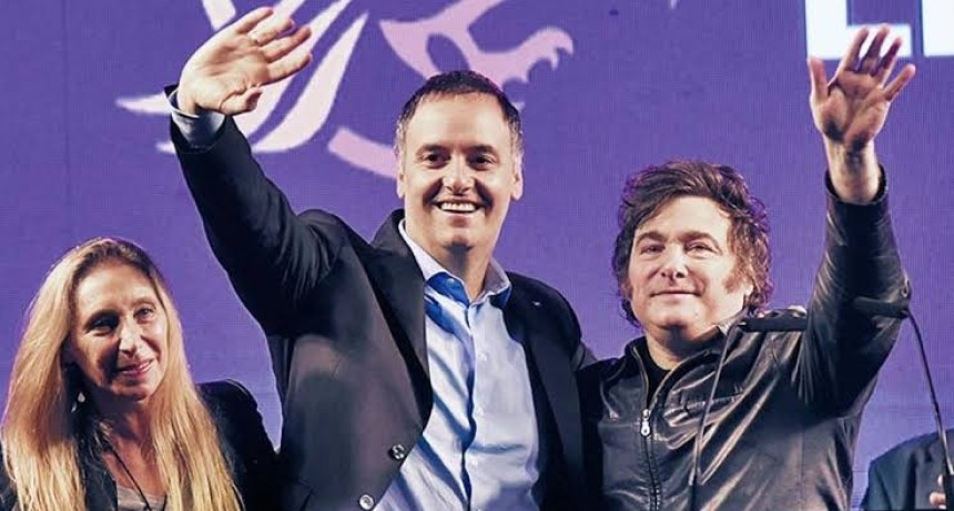 Milei: Si la Justicia considera culpable a Adorni, lo eyecto de una patada