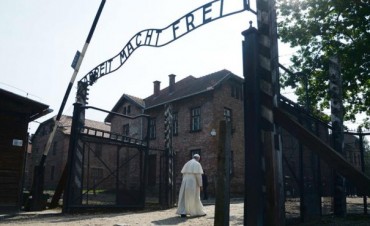 El Papa en Auschwitz-Birkenau: "&iexcl;Se&ntilde;or, ten piedad por tanta crueldad!"