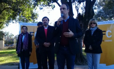 Corral present&oacute; SFC M&oacute;vil: una aplicaci&oacute;n informativa