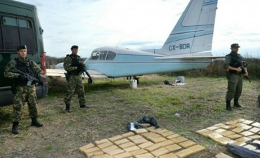 Secuestraron una tonelada y media de coca&iacute;na arrojada de una avioneta