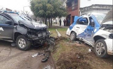 Una polic&iacute;a muri&oacute; en un violento accidente entre m&oacute;viles policiales