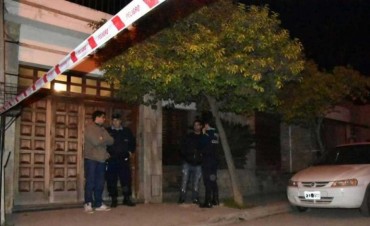 Conmoci&oacute;n en C&oacute;rdoba por el hallazgo de una familia muerta en una casa