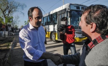 Inauguran la renovada plaza Arenales