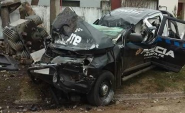 Venado Tuerto: tres polic&iacute;as heridos tras chocar el m&oacute;vil contra una columna de luz en medio de una persecuci&oacute;n