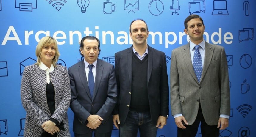 Dante Sica y Jos&eacute; Corral recorrieron el Club de Emprendedores de Santa Fe Activa
