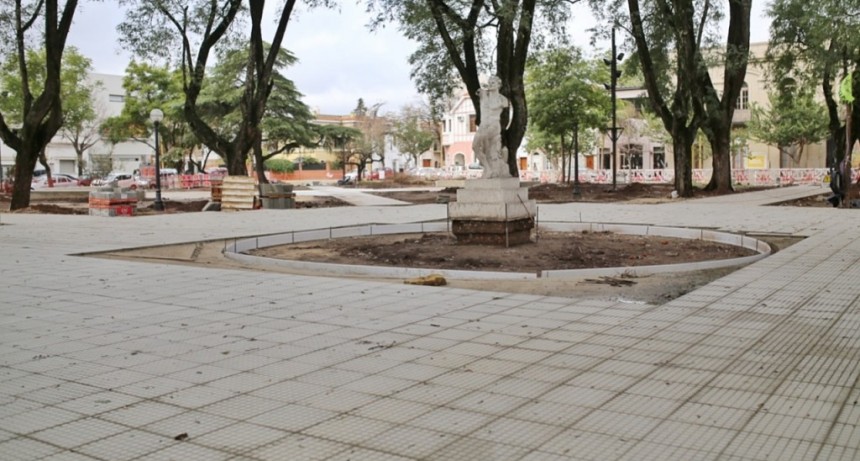 Avanzan los trabajos de puesta en valor de la Plaza Pueyrred&oacute;n