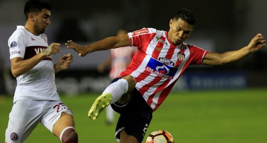 Lan&uacute;s perdi&oacute; por penales ante Junior y se qued&oacute; afuera de la Sudamericana