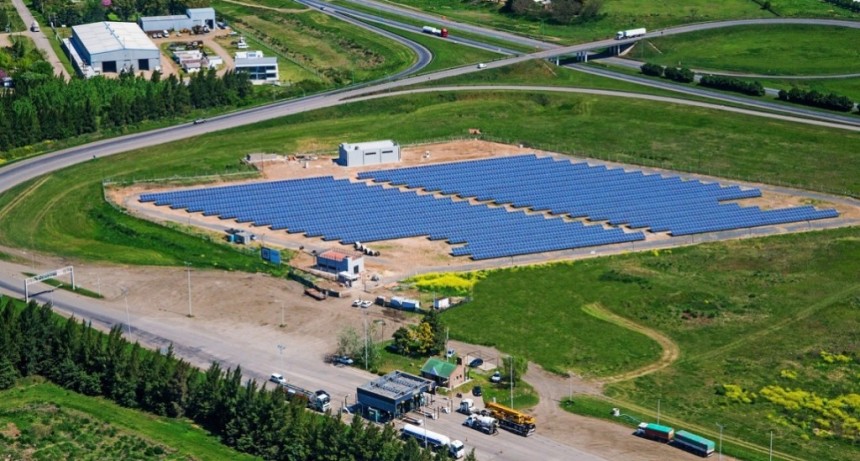8 mil millones de pesos para la generaci&oacute;n de energ&iacute;as renovables