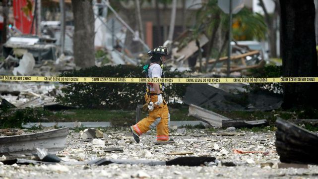 21 heridos por impactante explosi&oacute;n en shopping de Florida