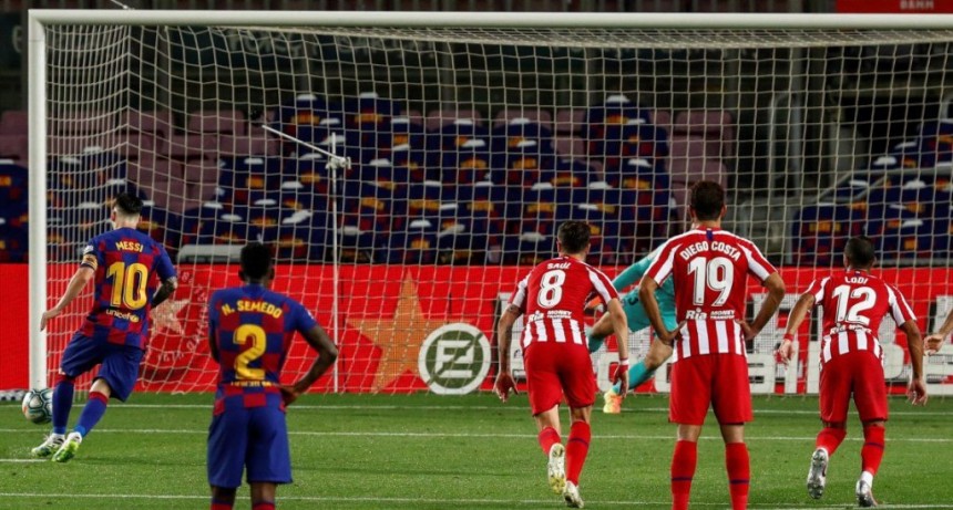 Picada para la historia: Messi lleg&oacute; a los 700 goles con otra genialidad