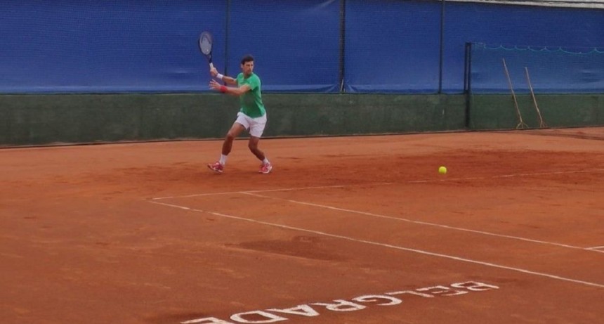 Novak Djokovic super&oacute; el coronavirus y volvi&oacute; a las pr&aacute;cticas