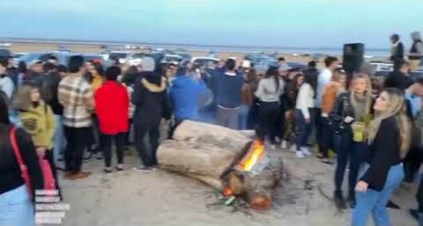 Indignaci&oacute;n por una fiesta multitudinaria en la playa de El Chaquito