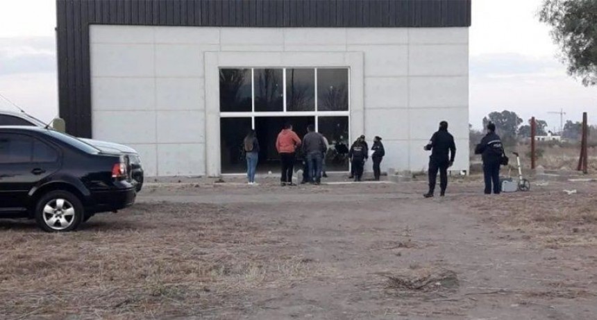 Tragedia: un hombre ten&iacute;a sexo en una obra en construcci&oacute;n: se resbal&oacute;, cay&oacute; y muri&oacute;