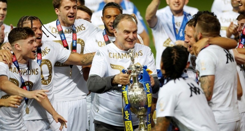 Leeds de Bielsa celebr&oacute; el ascenso con una goleada y un r&eacute;cord