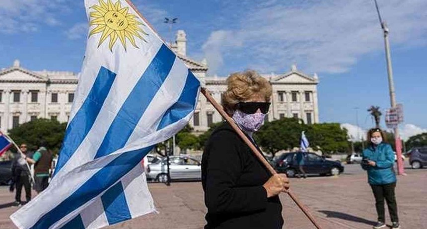 Uruguay cobrar&aacute; 100 d&oacute;lares por el test de coronavirus a los viajeros que no se lo hayan hecho