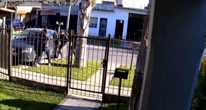 Violento robo se llevan el auto con el hijo adentro