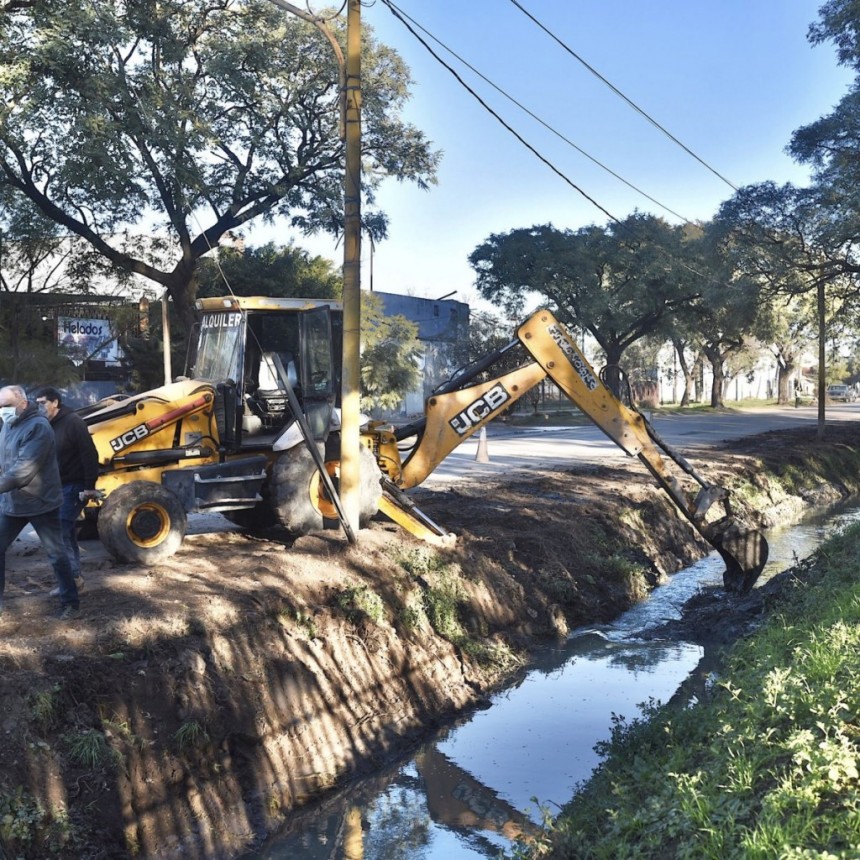 En seis meses, la Municipalidad limpi&oacute; 19 mil metros de canales a cielo abierto