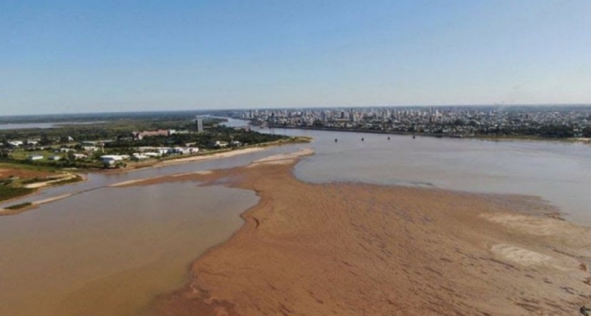 R&iacute;o Paran&aacute;: construyen un dique y colocan dos bombas de agua