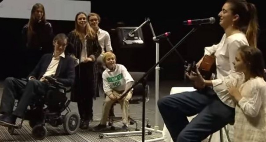 La hija de Esteban Bullrich audicion&oacute; en "La Voz Argentina" y gener&oacute; la emoci&oacute;n de su padre