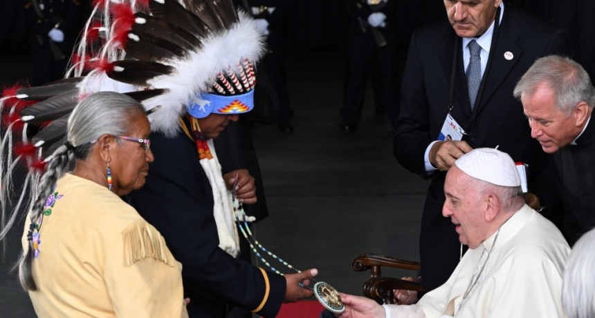El Papa lleg&oacute; a Canad&aacute; en "peregrinaci&oacute;n penitencial"