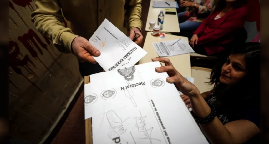 PASO en Santa Fe: 9500 autoridades de mesa todav&iacute;a no confirmaron su participaci&oacute;n