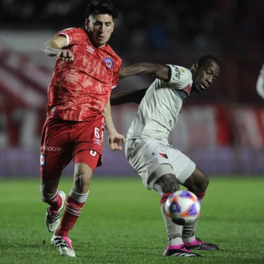 Un penal le alcanzó a Argentinos Juniors para ganarle a Colón