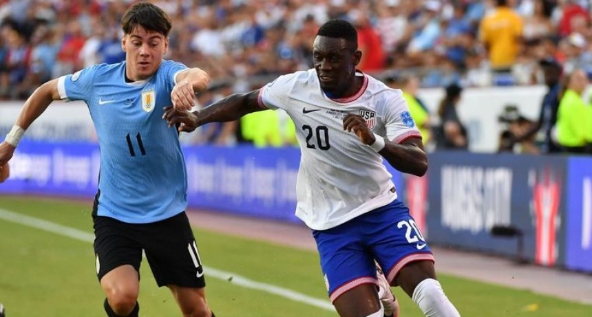 Uruguay elimin&oacute; a Estados Unidos con un gol pol&eacute;mico y llega con todo a cuartos